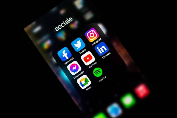 Réseaux sociaux : influence sur les mouvements sociaux